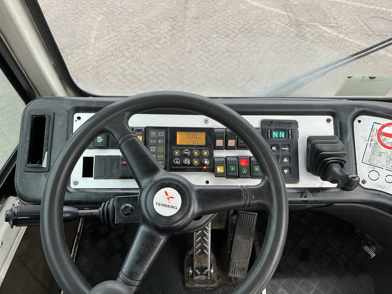 Terberg YT 182 / Cummins - Allison / Hefschotel / 2007 - Tractor unit: picture 3 Terberg YT 182 / Cummins - Allison / Hefschotel / 2007 - Tractor unit: picture 3