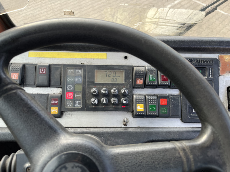 Terberg YT 182 / Terminal Tractor / Airco / Cummins - Tractor unit: picture 4 Terberg YT 182 / Terminal Tractor / Airco / Cummins - Tractor unit: picture 4