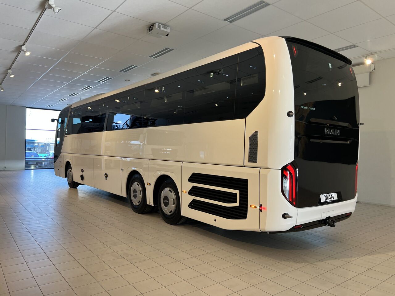 MAN Lions Coach R08 Euro 6E (Dark Edition) - Coach: picture 5 MAN Lions Coach R08 Euro 6E (Dark Edition) - Coach: picture 5
