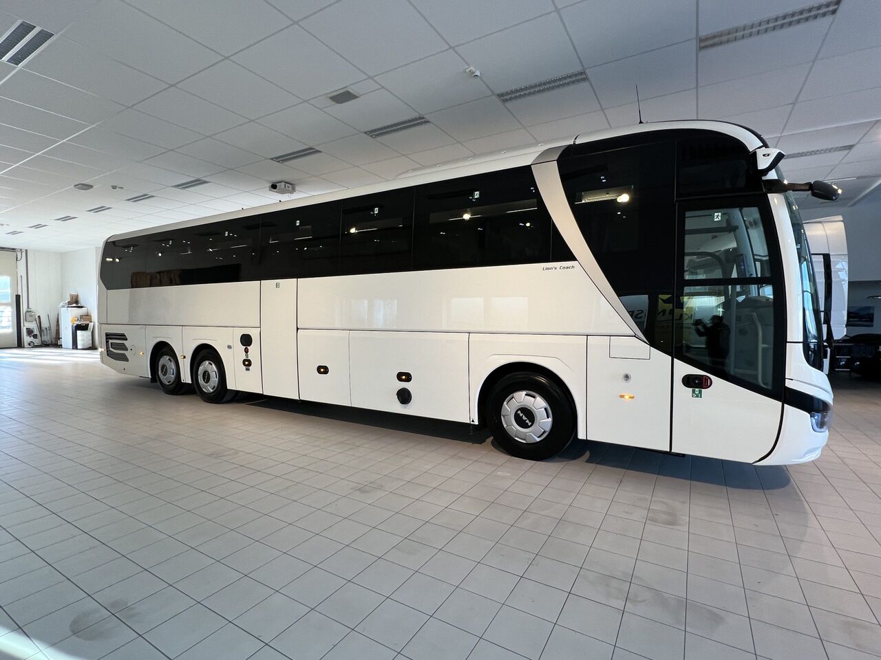 Coach MAN Lions Coach R09 Euro 6E (Dark Edition): picture 8 Coach MAN Lions Coach R09 Euro 6E (Dark Edition): picture 8