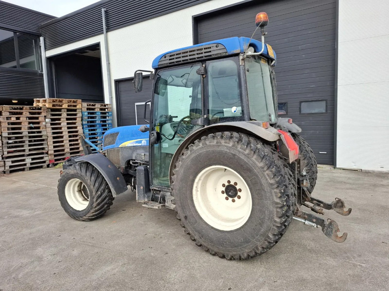 New Holland T 4040 F T4040F - Farm tractor: picture 1 New Holland T 4040 F T4040F - Farm tractor: picture 1
