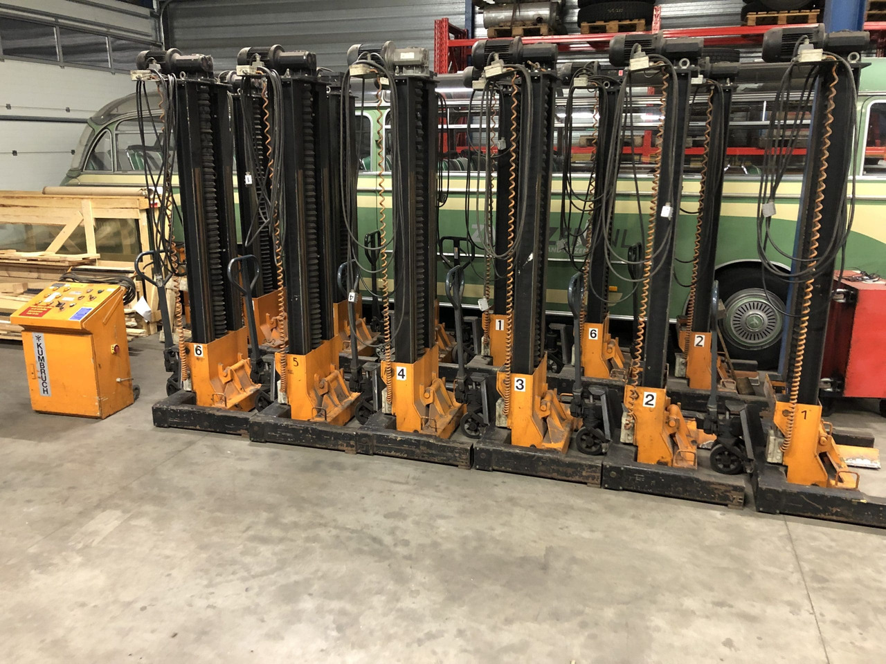 Mobiele Hefkolommen 6 x 5 ton - Workshop equipment: picture 1 Mobiele Hefkolommen 6 x 5 ton - Workshop equipment: picture 1