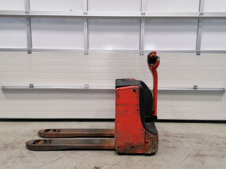 Used Electric Pallet Truck-Fenwick-T16 - Pallet truck: picture 2 Used Electric Pallet Truck-Fenwick-T16 - Pallet truck: picture 2