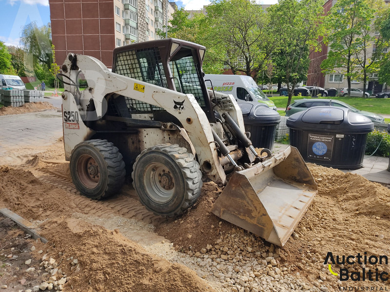 Bobcat S 250 - Skid steer loader: picture 2 Bobcat S 250 - Skid steer loader: picture 2