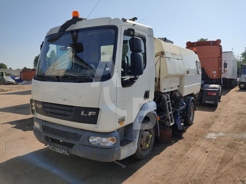 DAF LF45.160 - Road sweeper: picture 2 DAF LF45.160 - Road sweeper: picture 2