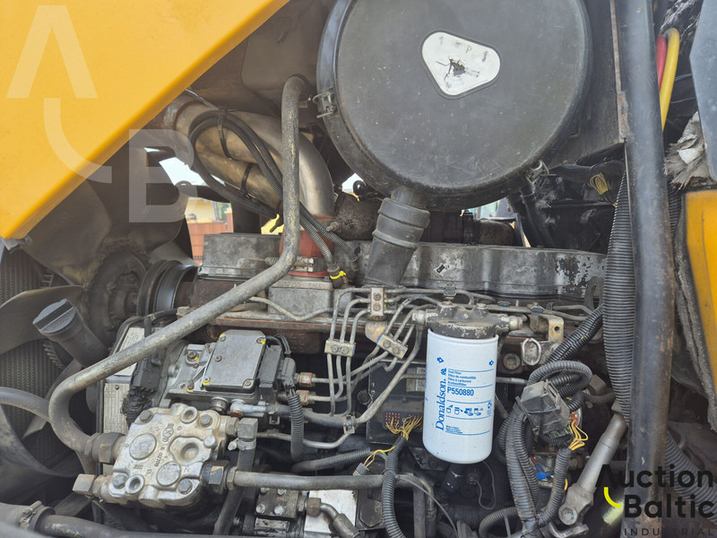 Farm tractor JCB Fastrac 3220: picture 15