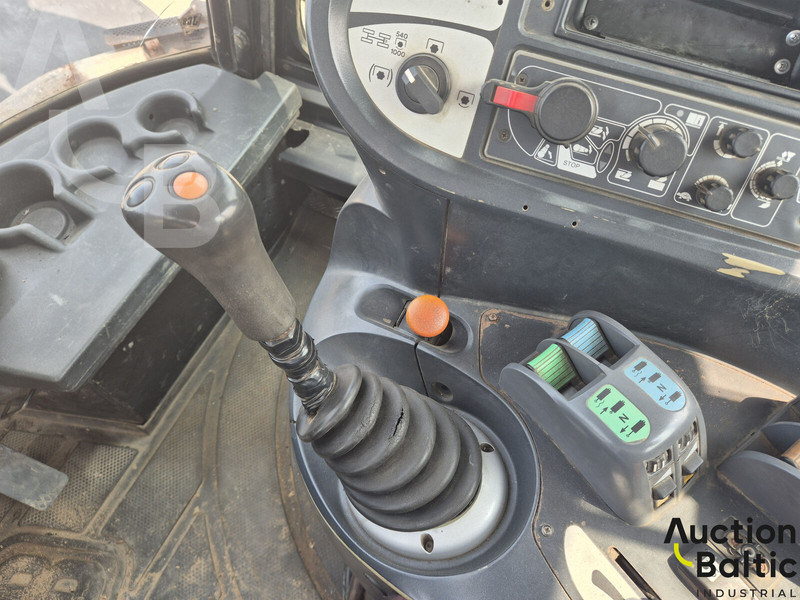 Farm tractor JCB Fastrac 3220: picture 9