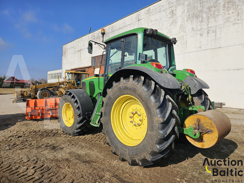 John Deere 6820 - Farm tractor: picture 4 John Deere 6820 - Farm tractor: picture 4