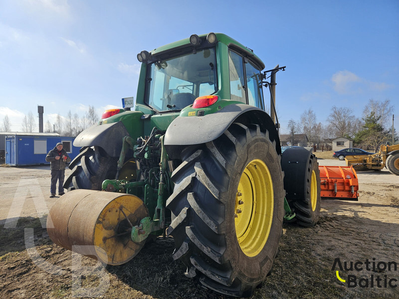 John Deere 6820 - Farm tractor: picture 3 John Deere 6820 - Farm tractor: picture 3