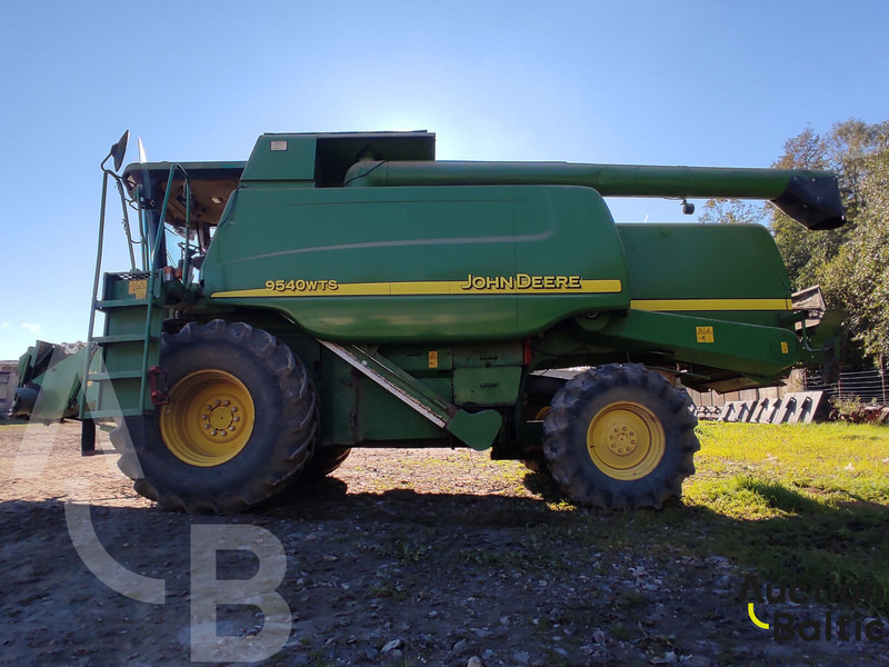John Deere 9450 - Combine harvester: picture 5 John Deere 9450 - Combine harvester: picture 5