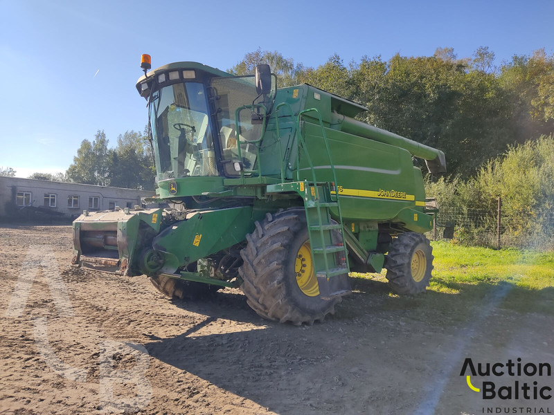 John Deere 9450 - Combine harvester: picture 2 John Deere 9450 - Combine harvester: picture 2