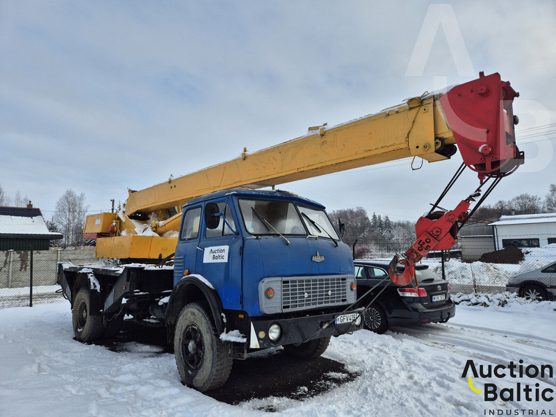 Maz 5334 - Loader crane: picture 1 Maz 5334 - Loader crane: picture 1