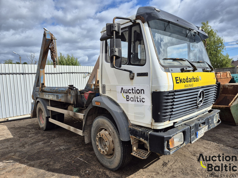Mercedes-Benz 1722 - Skip loader truck: picture 2 Mercedes-Benz 1722 - Skip loader truck: picture 2