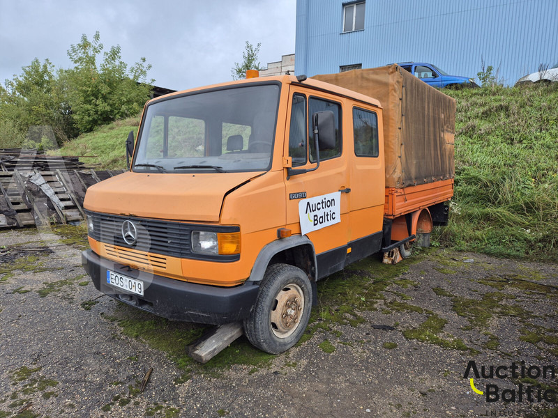 Mercedes-Benz 609 D - Curtainsider truck: picture 1 Mercedes-Benz 609 D - Curtainsider truck: picture 1