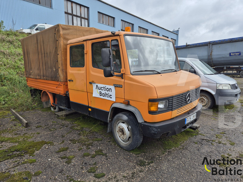 Mercedes-Benz 609 D - Curtainsider truck: picture 2 Mercedes-Benz 609 D - Curtainsider truck: picture 2