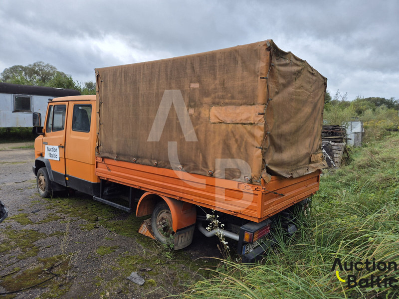 Mercedes-Benz 609 D - Curtainsider truck: picture 3 Mercedes-Benz 609 D - Curtainsider truck: picture 3