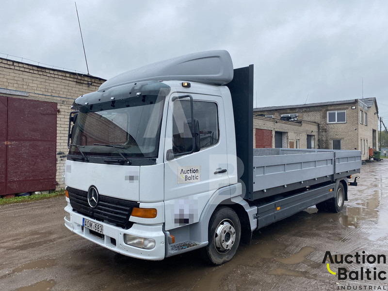Mercedes-Benz 815 - Dropside/ Flatbed truck: picture 1 Mercedes-Benz 815 - Dropside/ Flatbed truck: picture 1