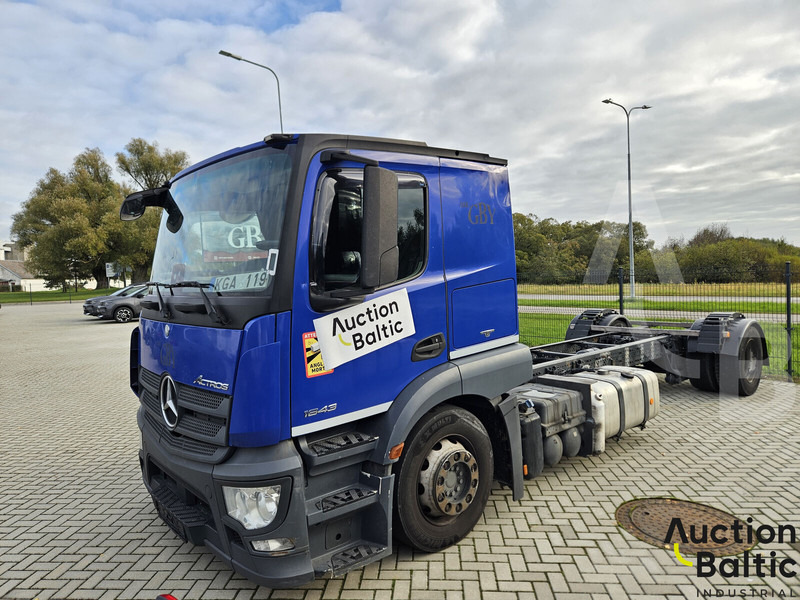 Mercedes-Benz Actros 1843 - Cab chassis truck: picture 3 Mercedes-Benz Actros 1843 - Cab chassis truck: picture 3