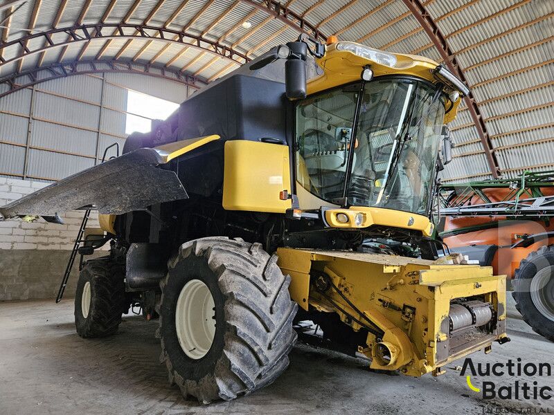 New Holland CR 9080 - Combine harvester: picture 2 New Holland CR 9080 - Combine harvester: picture 2