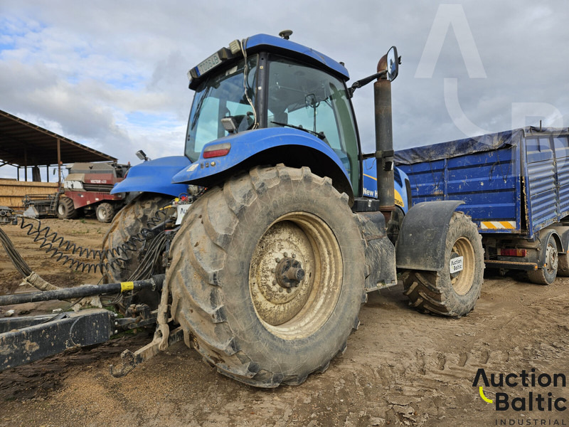 New Holland T 8040 - Farm tractor: picture 4 New Holland T 8040 - Farm tractor: picture 4