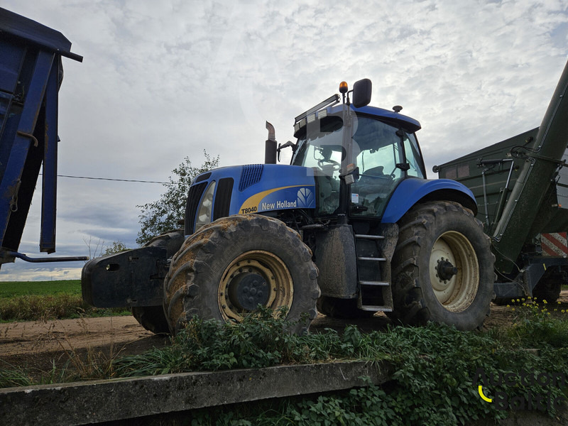New Holland T 8040 - Farm tractor: picture 2 New Holland T 8040 - Farm tractor: picture 2