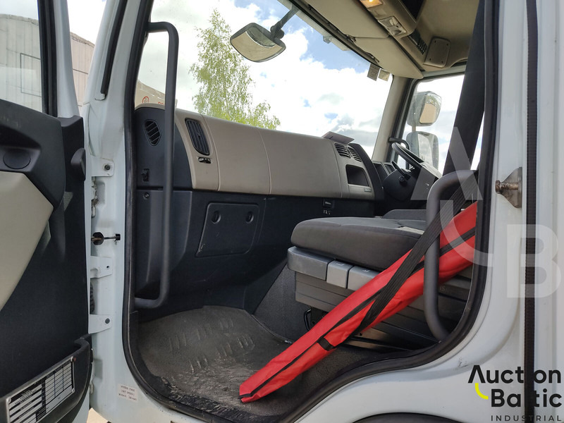 Renault Premium - Autotransporter truck: picture 5 Renault Premium - Autotransporter truck: picture 5