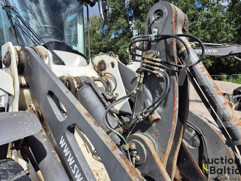 Wheel loader Volvo L 90: picture 8