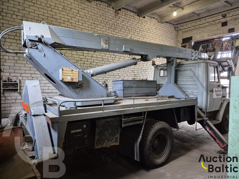 ZIL ZIL 433362 - Truck mounted aerial platform: picture 3 ZIL ZIL 433362 - Truck mounted aerial platform: picture 3