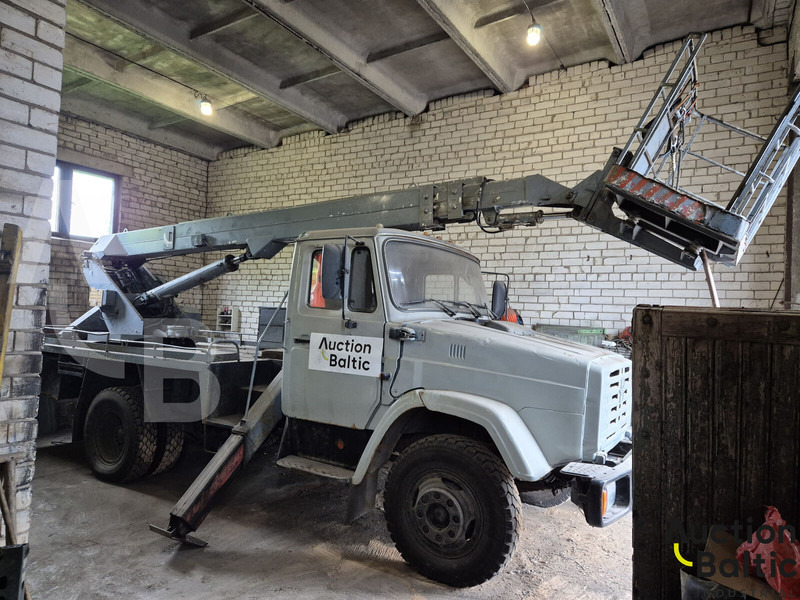 ZIL ZIL 433362 - Truck mounted aerial platform: picture 1 ZIL ZIL 433362 - Truck mounted aerial platform: picture 1