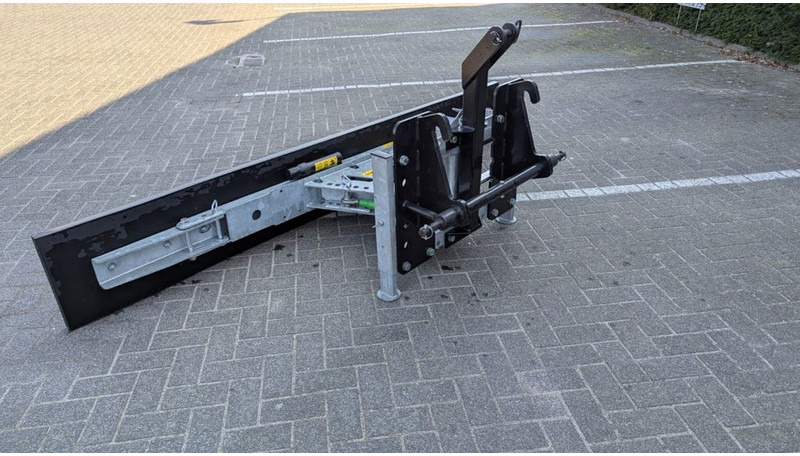 Zocon Rubberschuif 2.80 mtr Giant + 3-punts - Livestock equipment: picture 3 Zocon Rubberschuif 2.80 mtr Giant + 3-punts - Livestock equipment: picture 3