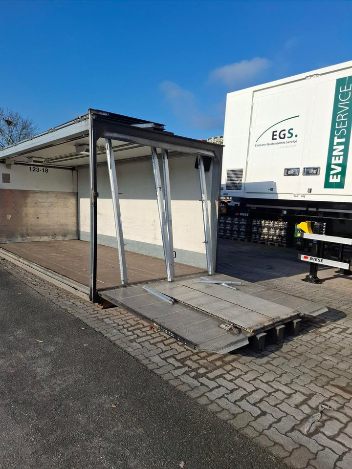 Getränke Abrollcontainer - Container transporter/ Swap body semi-trailer: picture 4 Getränke Abrollcontainer - Container transporter/ Swap body semi-trailer: picture 4