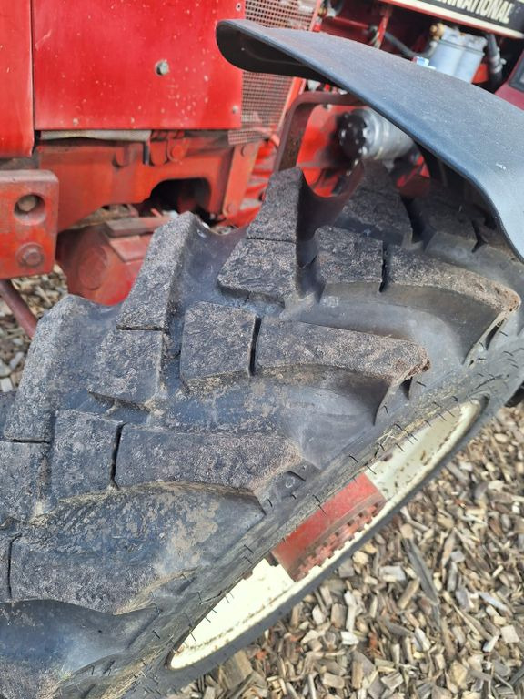 Farm tractor IHC 833 Allrad Kabine: picture 7