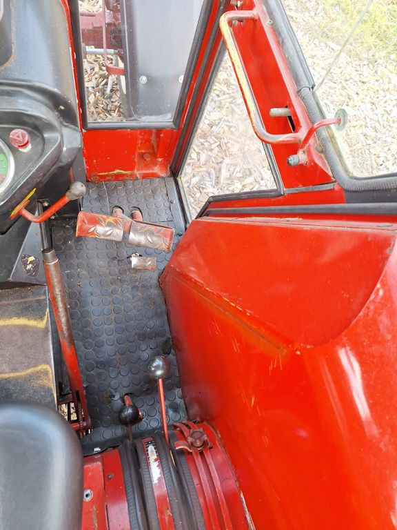 Farm tractor IHC 833 Allrad Kabine: picture 13