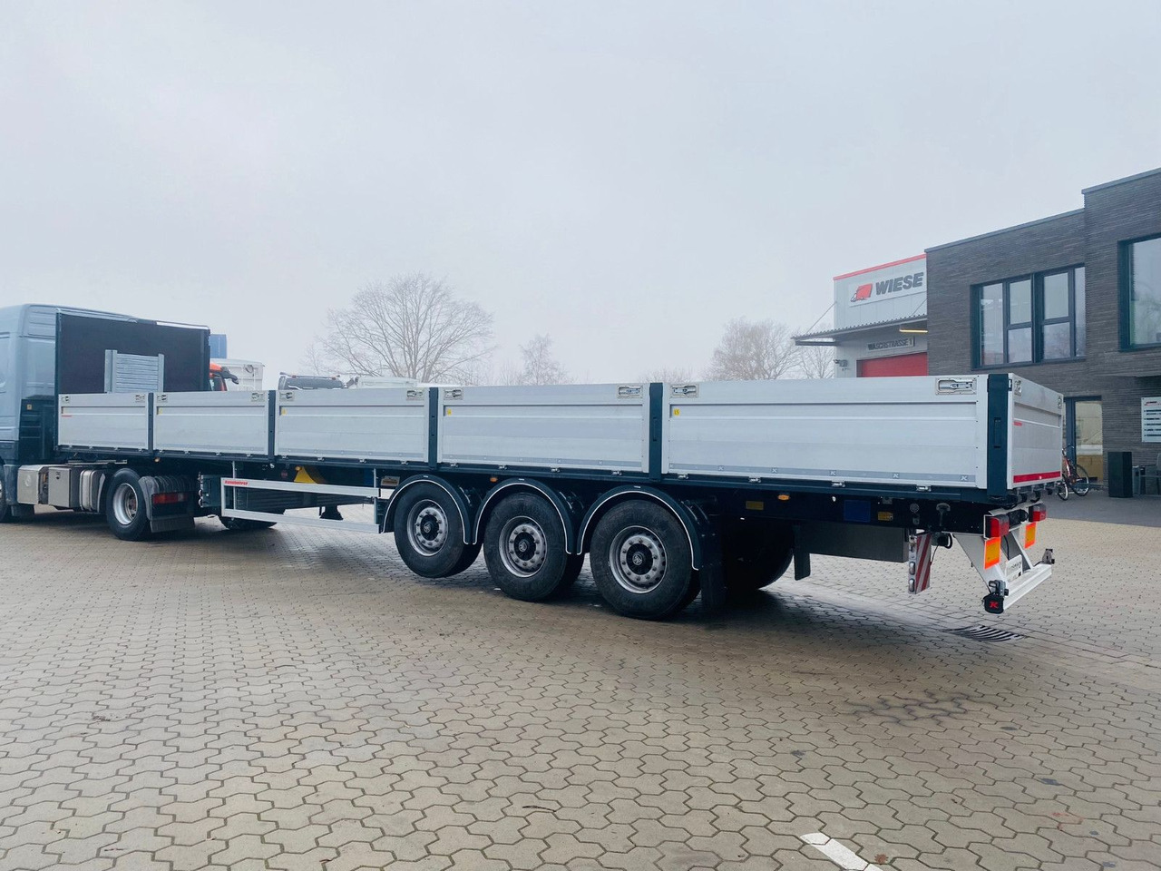 Kässbohrer Bordwandauflieger Twistlocks - Dropside/ Flatbed semi-trailer: picture 3 Kässbohrer Bordwandauflieger Twistlocks - Dropside/ Flatbed semi-trailer: picture 3