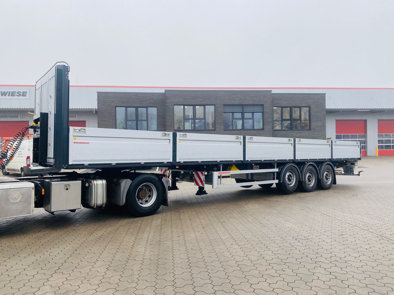 Kässbohrer Bordwandauflieger Twistlocks - Dropside/ Flatbed semi-trailer: picture 1 Kässbohrer Bordwandauflieger Twistlocks - Dropside/ Flatbed semi-trailer: picture 1