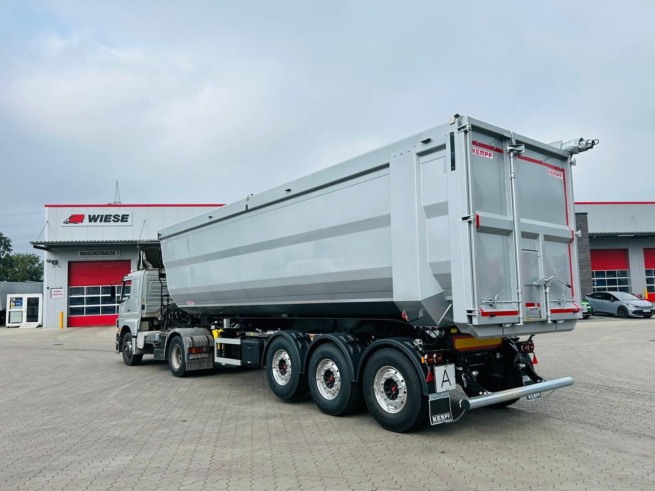 Kempf SKM 36/3 SR-Membran Stahl Halbrundmulde 50m³ - Tipper semi-trailer: picture 1 Kempf SKM 36/3 SR-Membran Stahl Halbrundmulde 50m³ - Tipper semi-trailer: picture 1