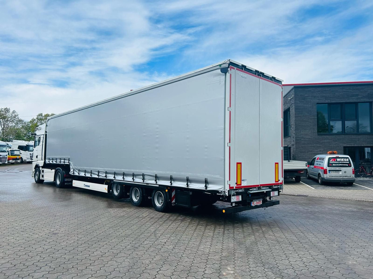 Krone SDP 27 Stufensattel Auflieger mit Spreizheck - Curtainsider semi-trailer: picture 1 Krone SDP 27 Stufensattel Auflieger mit Spreizheck - Curtainsider semi-trailer: picture 1
