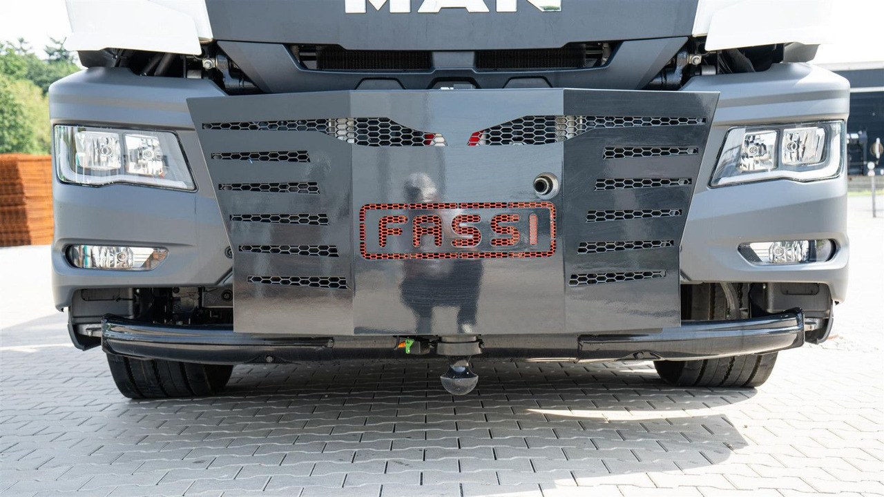 MAN 35.470 8x2 Kran F710 RA2.26 - Dropside/ Flatbed truck, Crane truck: picture 2 MAN 35.470 8x2 Kran F710 RA2.26 - Dropside/ Flatbed truck, Crane truck: picture 2