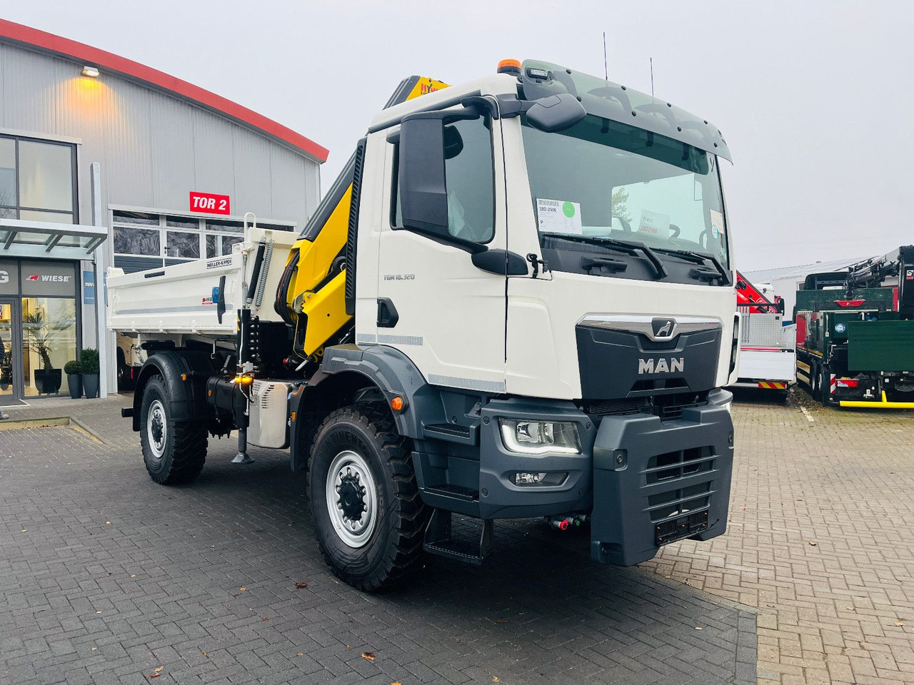 MAN TGM 18.320 4x4 BB Kipper Kran 131 Single Winter - Crane truck: picture 2 MAN TGM 18.320 4x4 BB Kipper Kran 131 Single Winter - Crane truck: picture 2