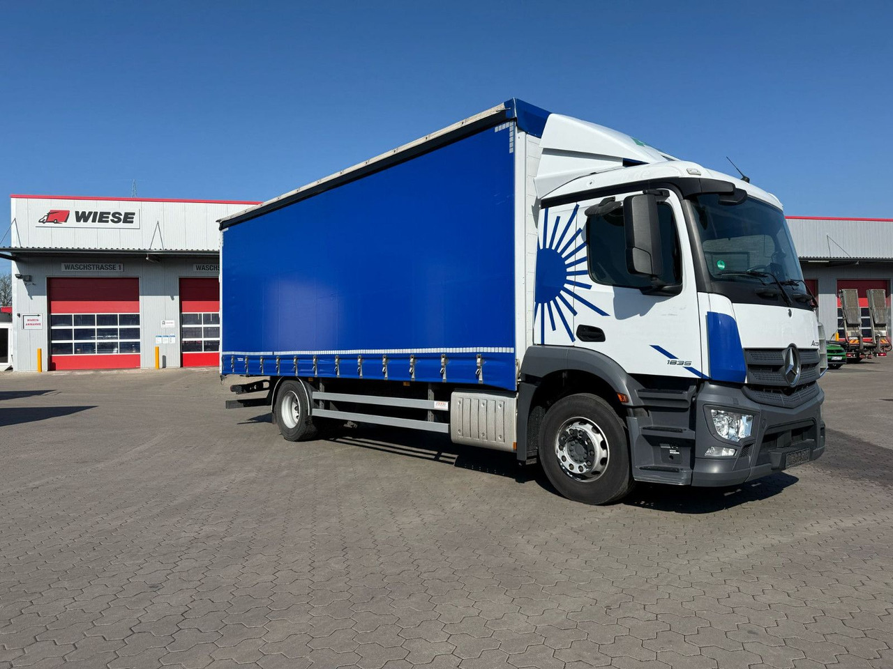 Mercedes-Benz Antos 1835 L - 4x2 Schiebeplane - Curtainsider truck: picture 1 Mercedes-Benz Antos 1835 L - 4x2 Schiebeplane - Curtainsider truck: picture 1