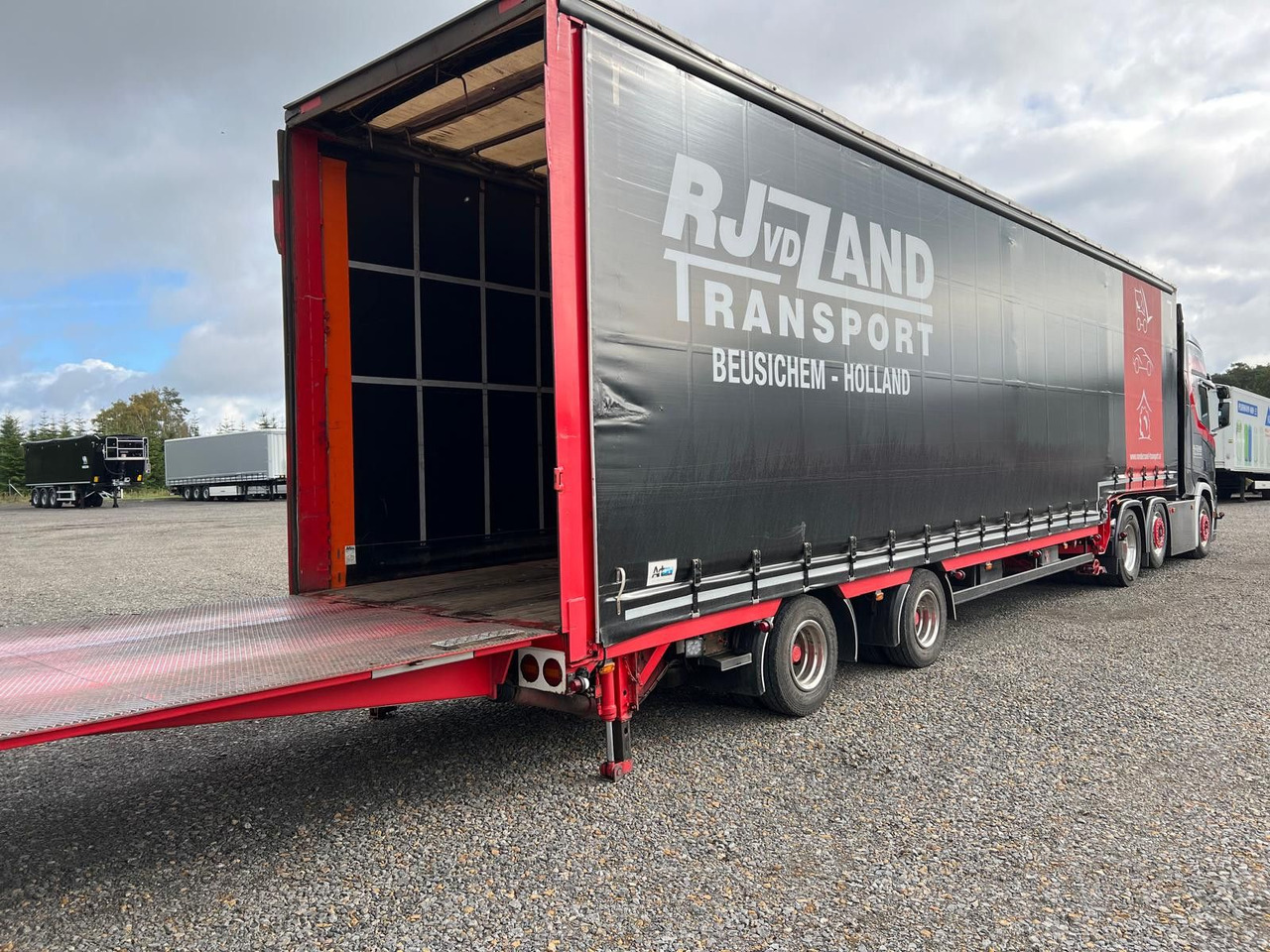 Meusburger 2-Achs-Gabelstaplertransporter Rampe Dhollandia - Curtainsider semi-trailer: picture 3 Meusburger 2-Achs-Gabelstaplertransporter Rampe Dhollandia - Curtainsider semi-trailer: picture 3