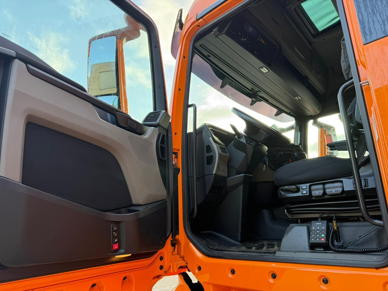 MAN TGX 18.510 23.000km!! Top Zustand - Tractor unit: picture 5 MAN TGX 18.510 23.000km!! Top Zustand - Tractor unit: picture 5