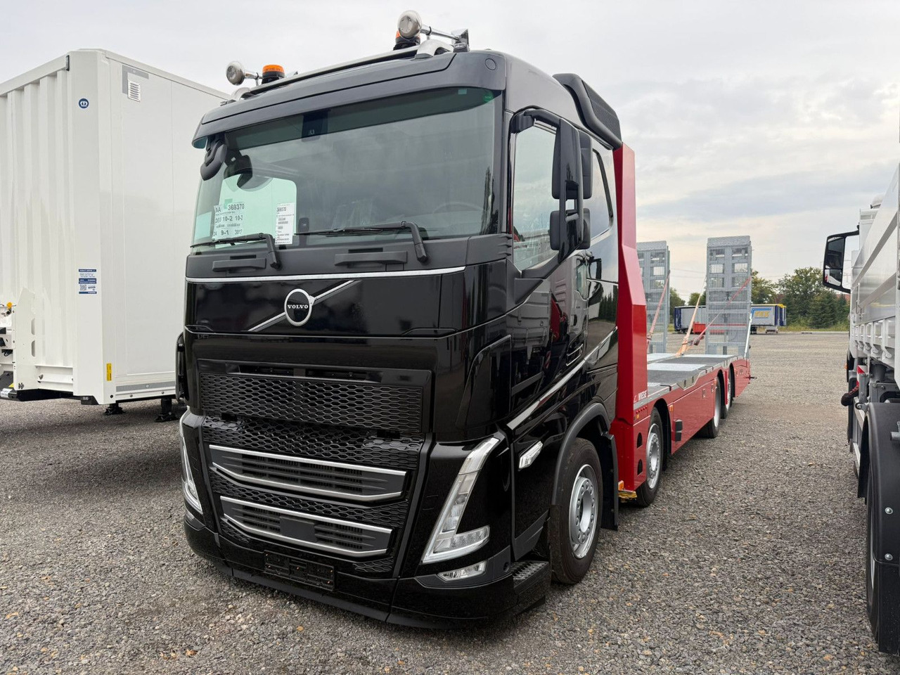 Volvo Arbeitsbühnen Baumaschinentransporter mit Rampen - Autotransporter truck: picture 2 Volvo Arbeitsbühnen Baumaschinentransporter mit Rampen - Autotransporter truck: picture 2