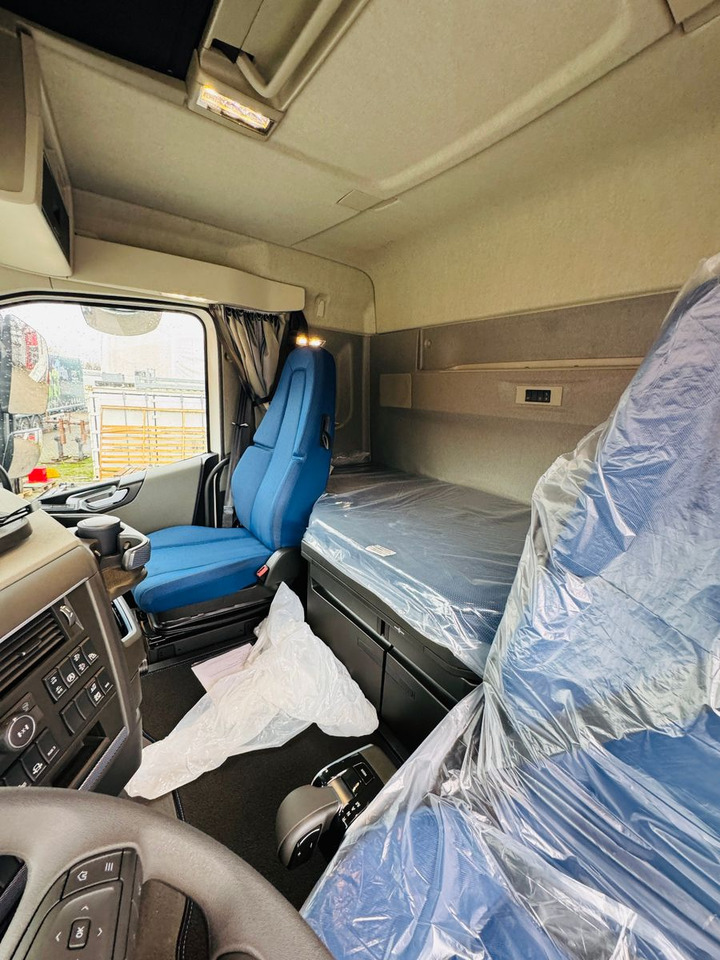 Dropside/ Flatbed truck, Crane truck Volvo FH 500 8x4 Kran F710 RA2.27 Jib & Winde Sofort: picture 8