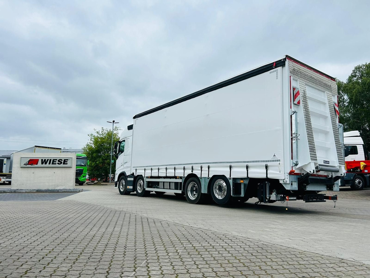 Volvo FH 500 Gabelstaplertransporter LBW 9t Dhollandia - Tow truck: picture 2 Volvo FH 500 Gabelstaplertransporter LBW 9t Dhollandia - Tow truck: picture 2