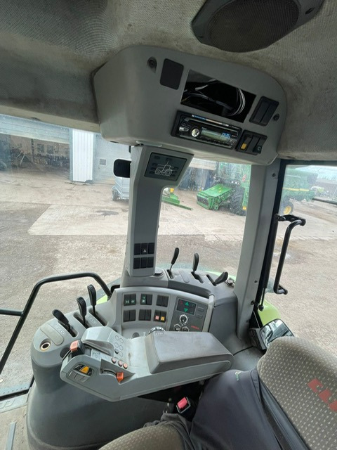 Claas Arion 640 - Farm tractor: picture 2 Claas Arion 640 - Farm tractor: picture 2