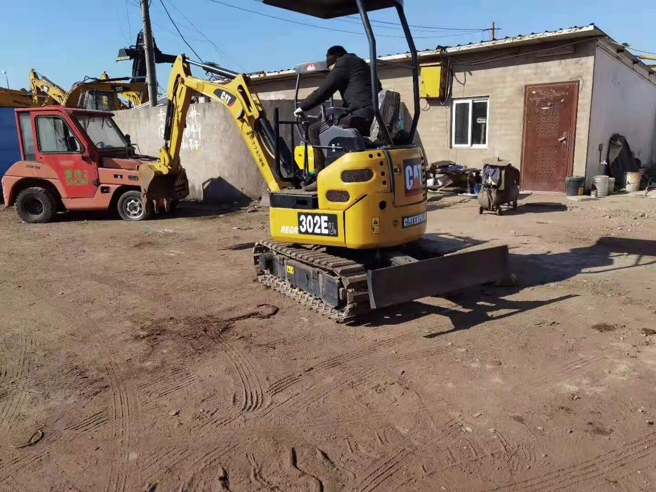 CATERPILLAR 302EUR - Mini excavator: picture 2 CATERPILLAR 302EUR - Mini excavator: picture 2