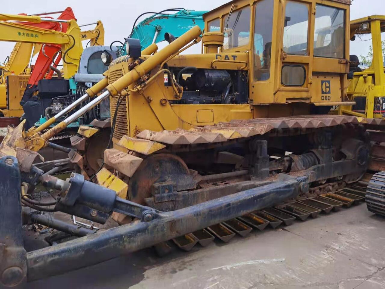 CATERPILLAR D6D - Bulldozer: picture 2 CATERPILLAR D6D - Bulldozer: picture 2