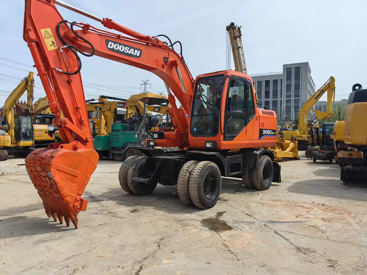 DOOSAN DH150W-7 - Wheel excavator: picture 1 DOOSAN DH150W-7 - Wheel excavator: picture 1