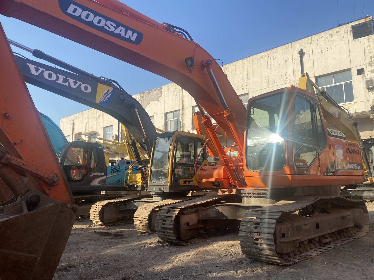 DOOSAN DH215-9E - Crawler excavator: picture 2 DOOSAN DH215-9E - Crawler excavator: picture 2